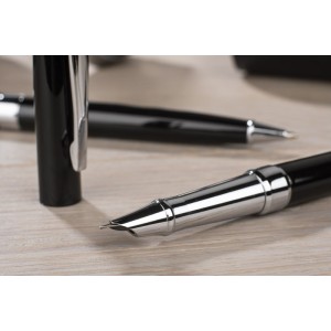 Stylo-plume NEVADA noir métal personnalisable gravure | Apothiclick